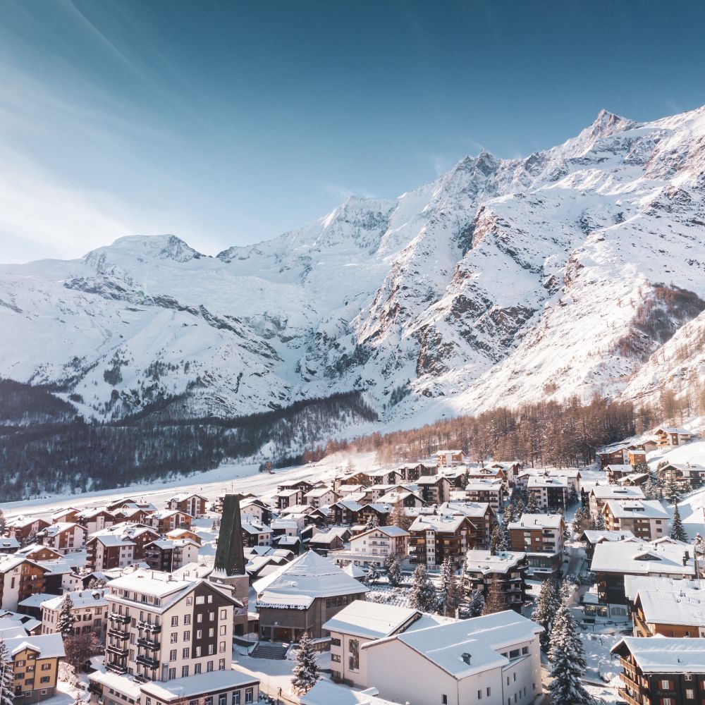saas-fee-ski-holidays-by-train-saastal-tourismus-amarcster-media