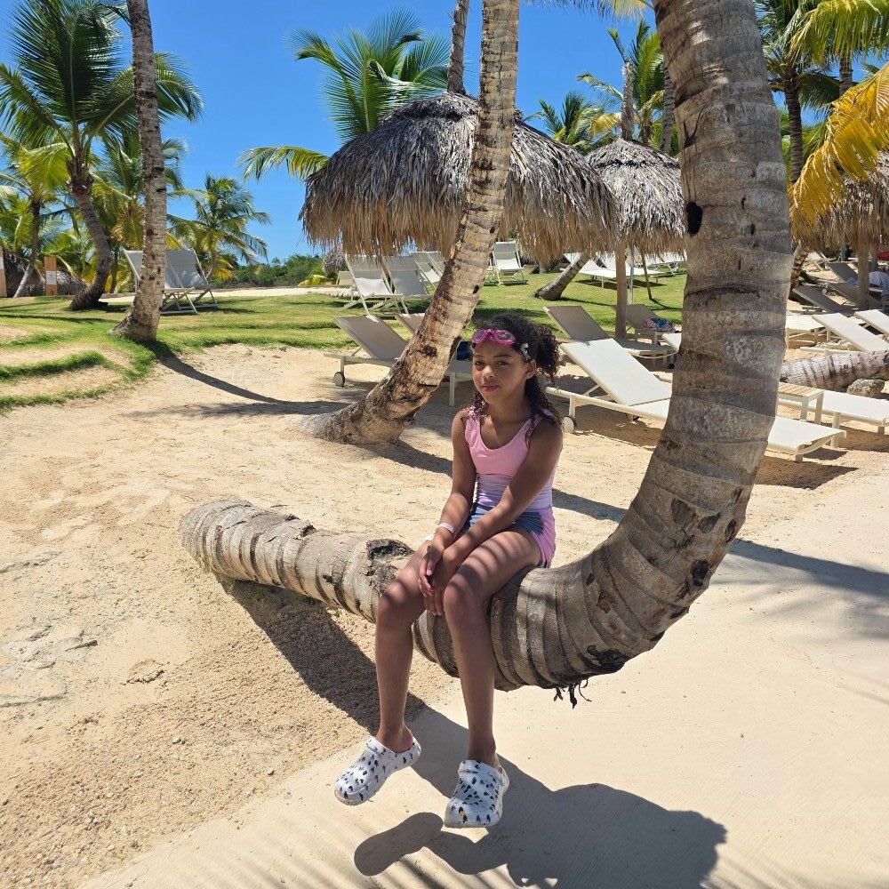 child-palm-tree-cap-cana-family-holiday