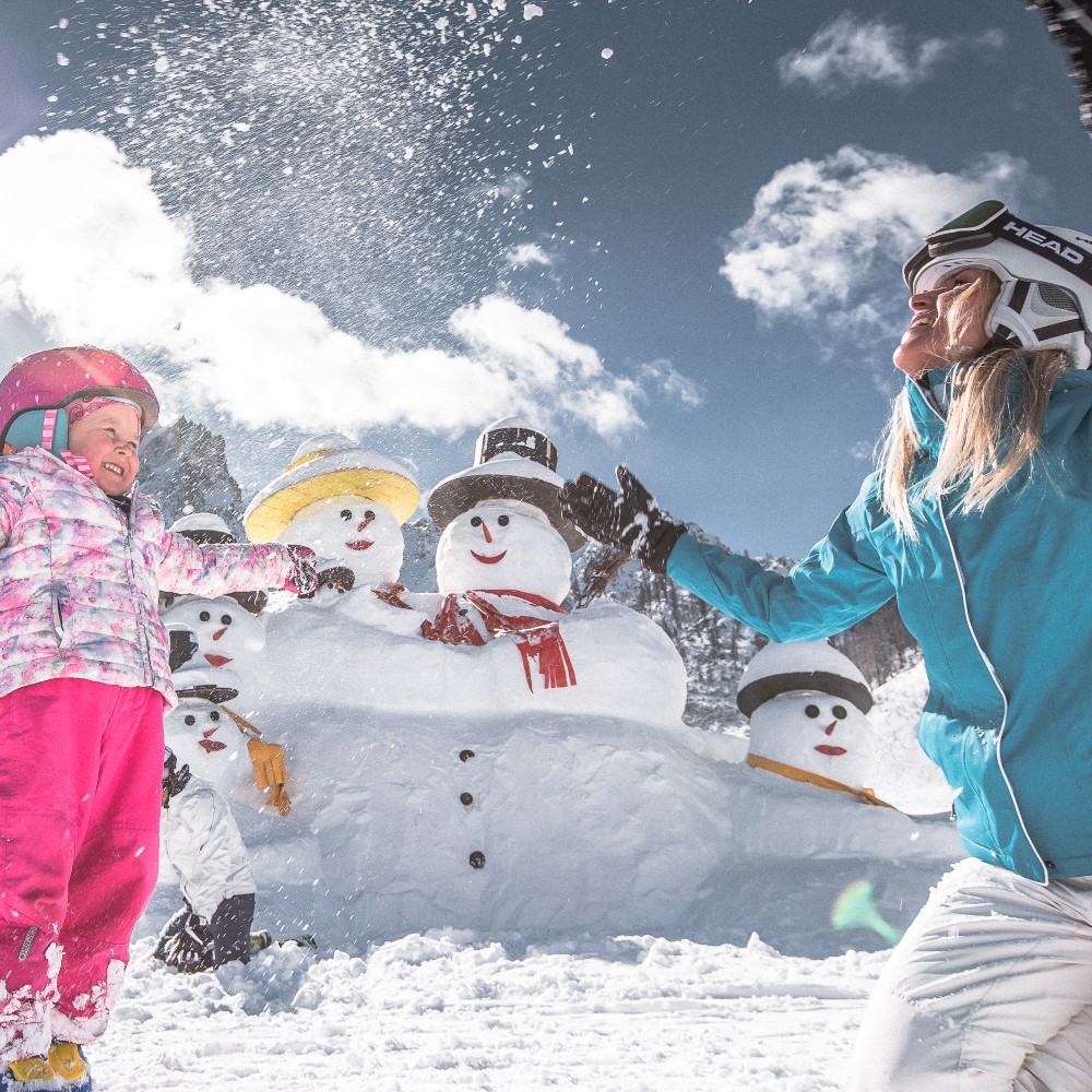 child-snowmen-sest-family-ski-holiday-italy