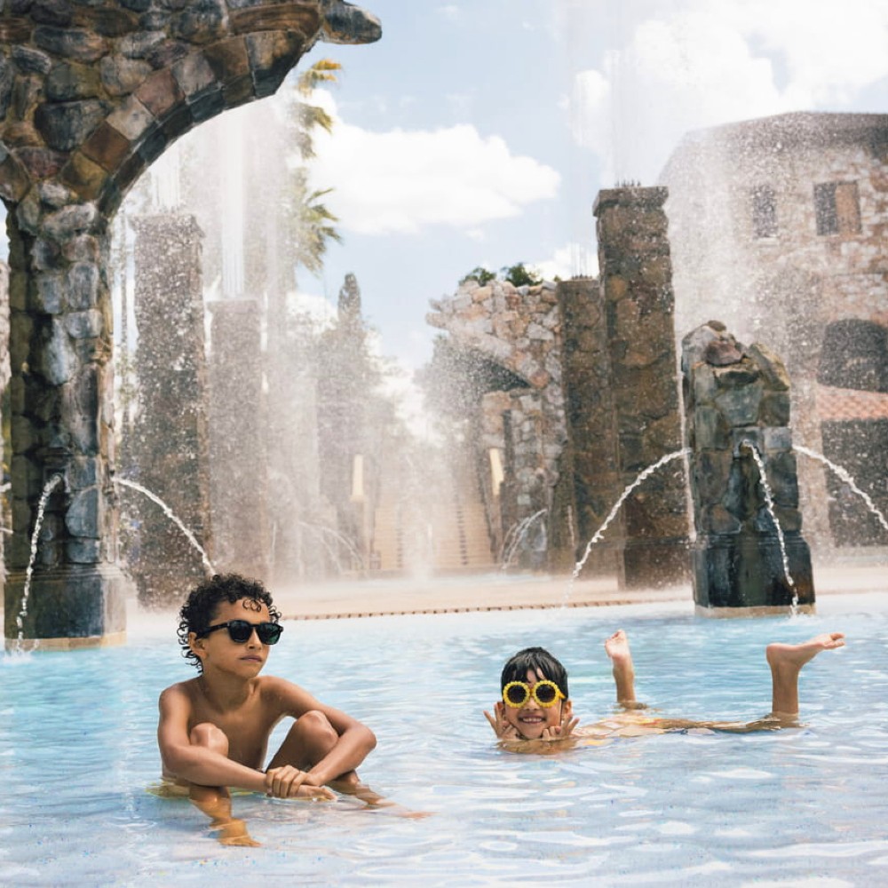 four-seasons-orlando-children-in-pool
