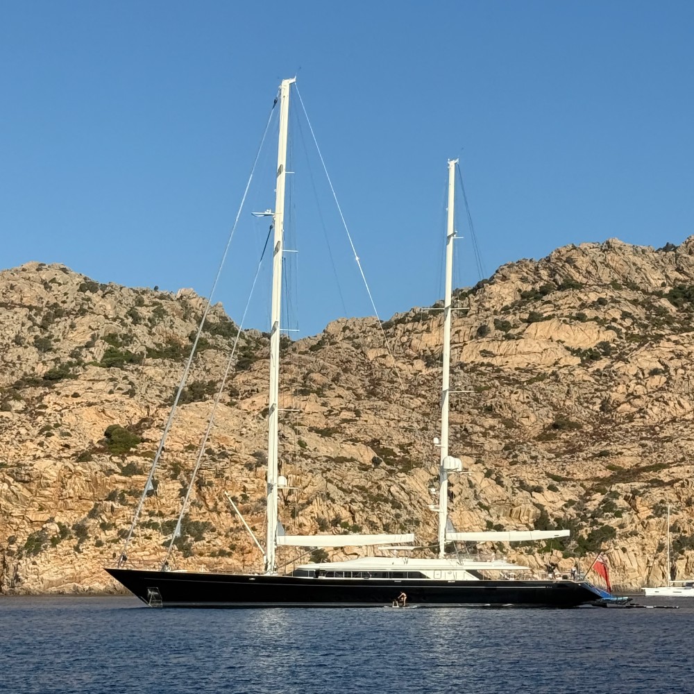 superyacht-family-holiday-in-sardinia