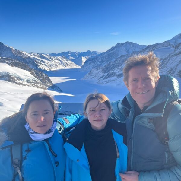 family-ski-holiday-switzerland