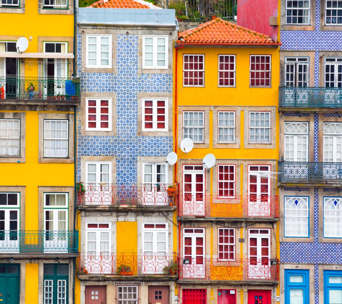ribeira-colourful-buildings