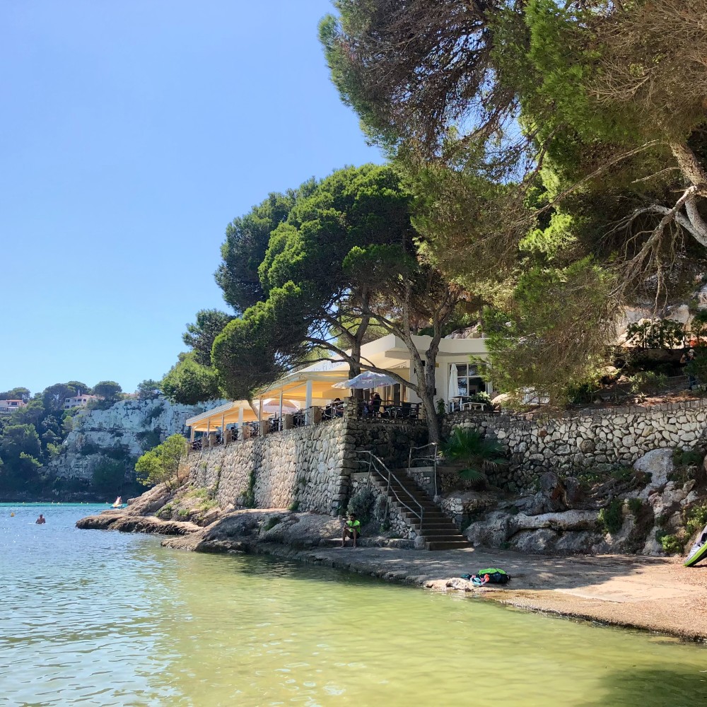 beachfront-restaurant-balearics