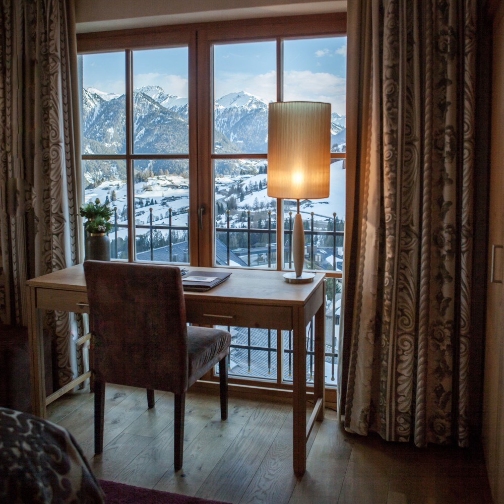 bedroom-window-mikera-bensteiner