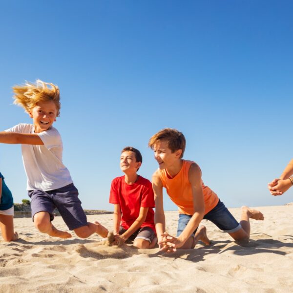 children-beach-family-summer-holiday-offers-scott-dunn