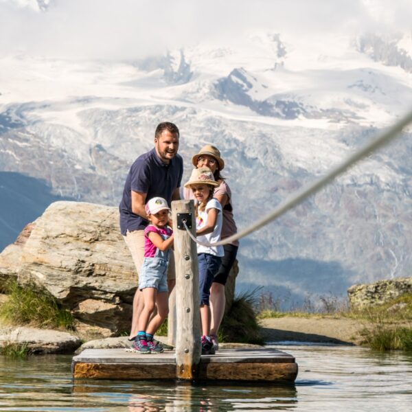 family-hiking-summer-in-saas-fee-saastal