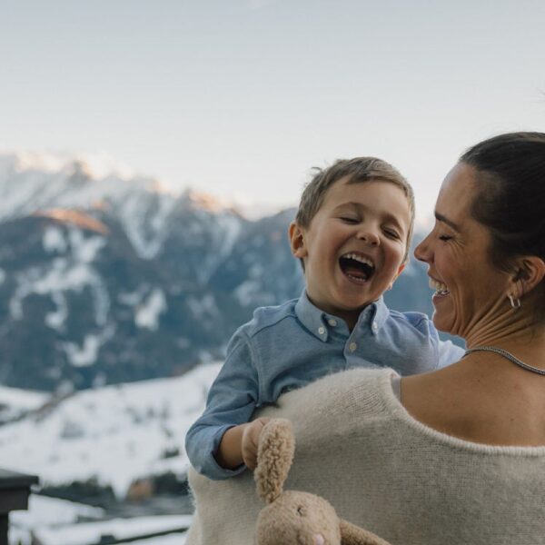 woman-child-schlosshotel-fiss