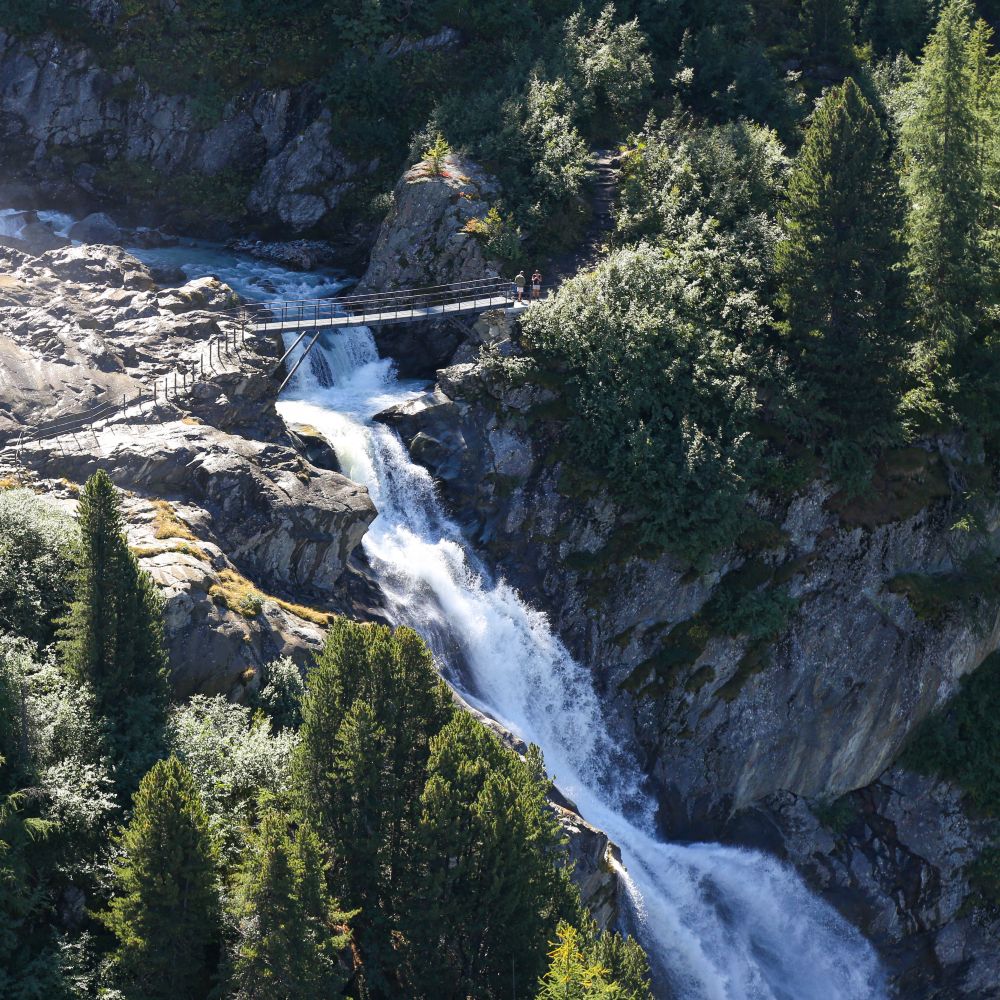 rutor-la-thuile-waterfall