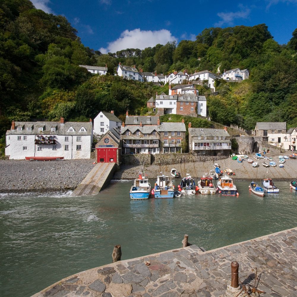 clovelly-harbour-summer