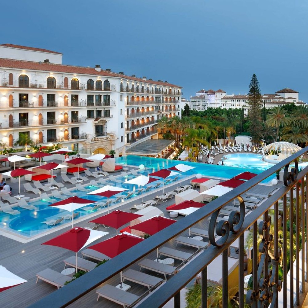 night-beach-hotel-spain