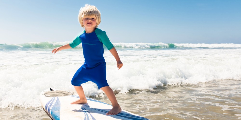 pre-schooler-kids-learn-to-surf-ocean-california
