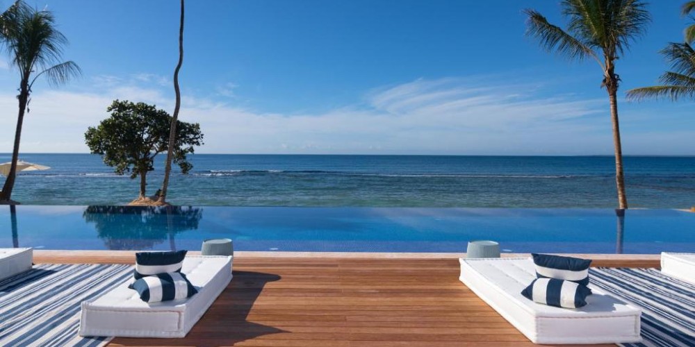 casa-de-campo-resort-and-villas-la-romana-dominican-republic-beachfront-terrace-with-sun-loungers-and-teak-deck 