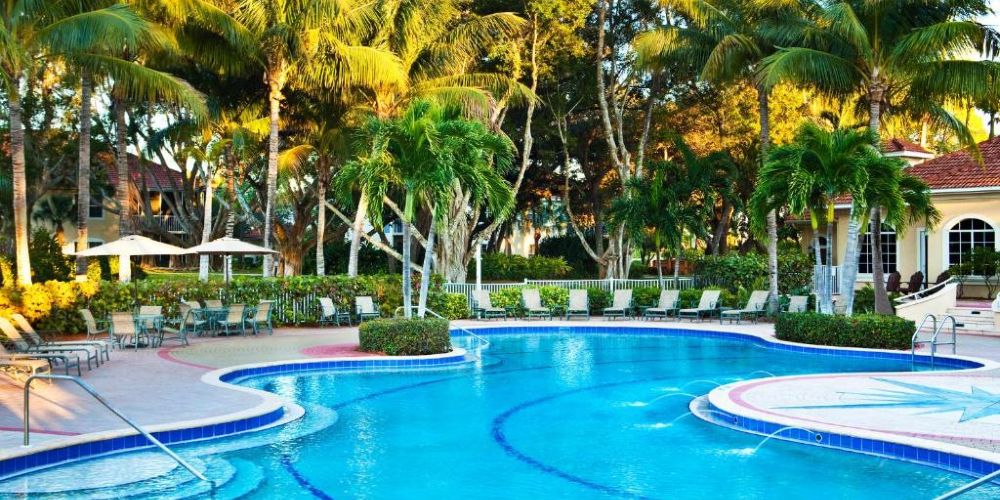 the-westin-cape-coral-florida-warm-winter-getaways-swimming-pool-palm-trees-cute-yellow-poolhouse 