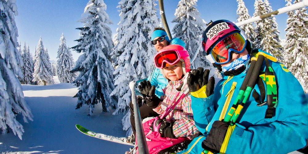 ski-morzine-avoriaz-family-on-ski-lift-winter-image-credit-sylvain-cochard