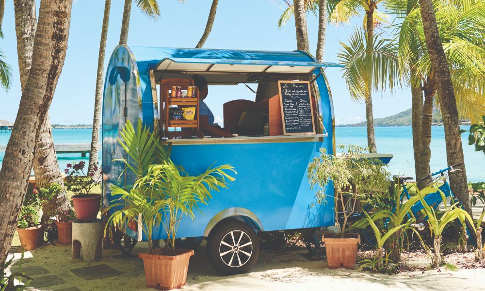 blue-food-truck-paradise-beach-bora-bora-tahiti-best-family-beaches