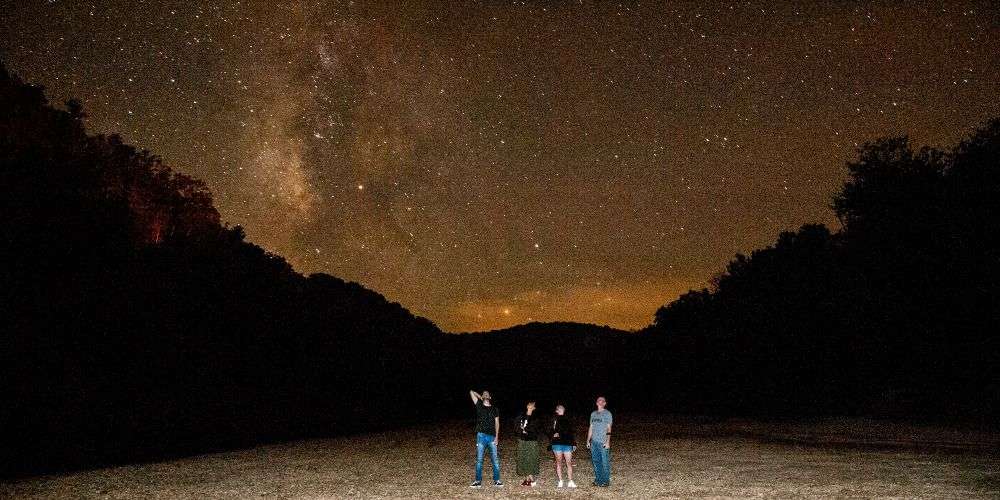 teenagers-stargazing-buffalo-national-river-international-dark-sky-park