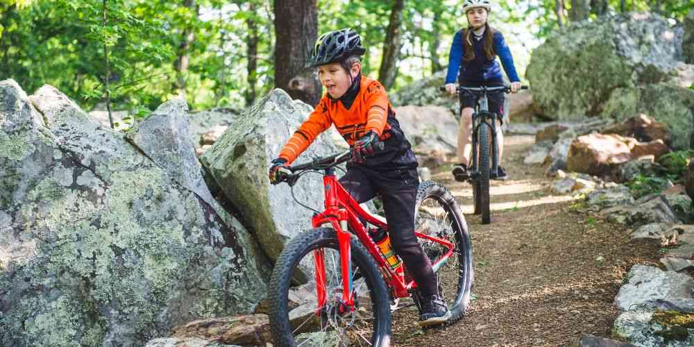 kids-mountain-biking-on-mount-nebo-trails-in-arkansas