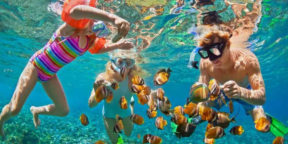 kids snorkelling the Belize Barrier Reef on family vacations in Cancun