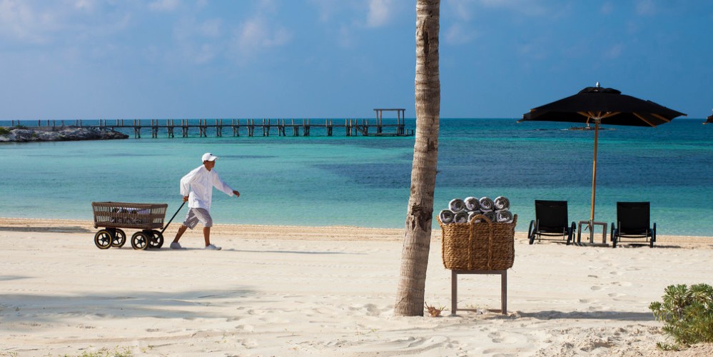 nizuc-resort-and-spa-yucatan-peninsula-private-beach-with-beach-butler-sun-umbrellas-blue-caribbean-sea