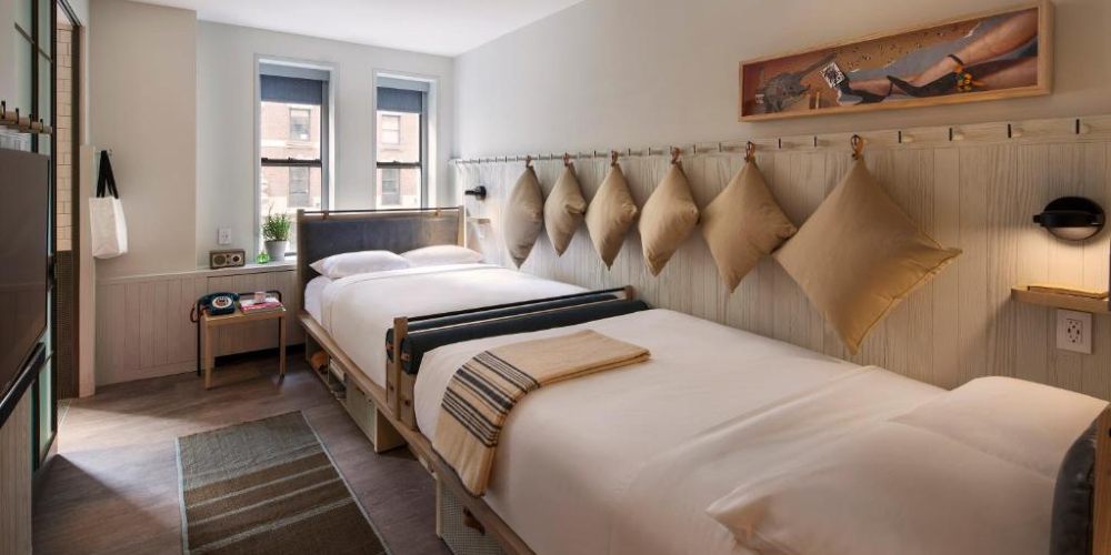 american-craft-style-bedroom-MOXY-NYC-times-square-hotel-new-york-travel-with-kids-guide-2022