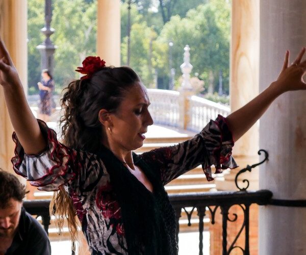 flamenco-dancer-guitarist-plaza-de-espana-seville-vacations