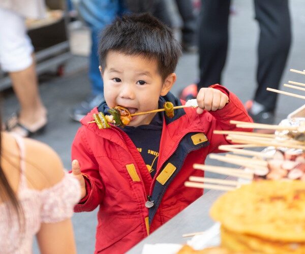 children-eating-street-food-namdaemun-market-seoul-south-korea-2023