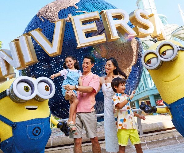 family-meeting-minions-universal-studios-singapore