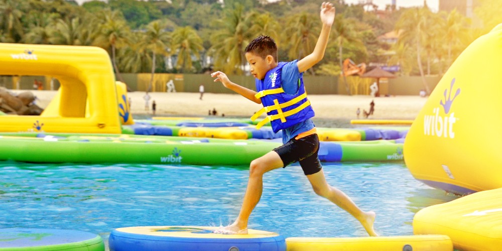 hydrodash-inflatable-waterpark-sentosa-attractions-singapore