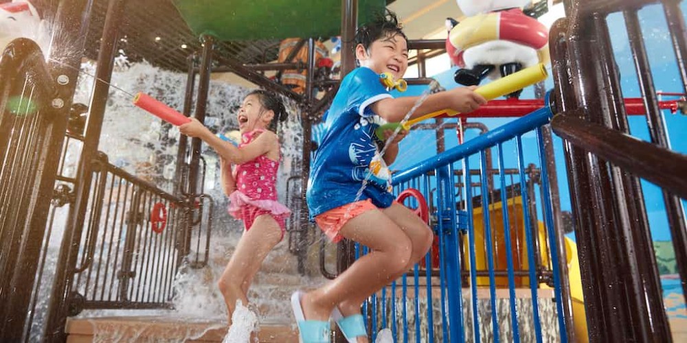 kids-with-water-jets-whiskers-splash-hong-kong