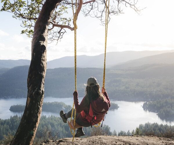 woman-swing-overlooking-shawnigan-lake-vancouver-island-tourism-cowichan-peter-ohara