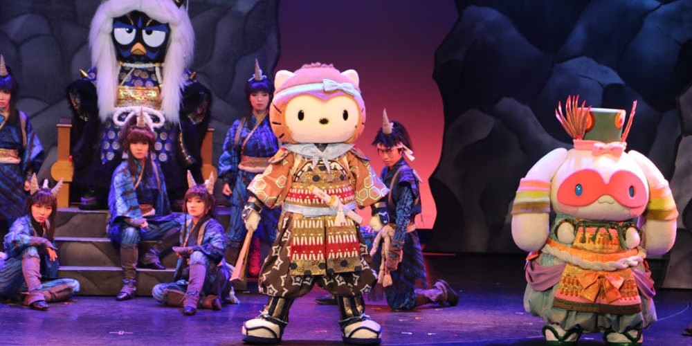 hello-kitty-and-other-sanrio-characters-on-stage-sanrio-puroland-tokyo