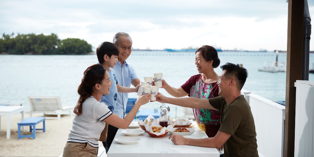 multi-generational-famiy-coastes-restaurant-sentosa-singapore