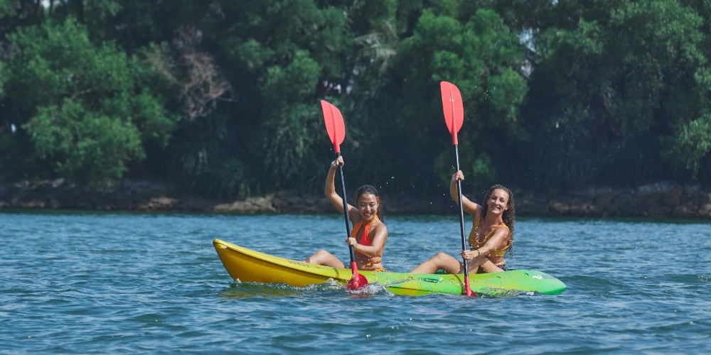 women-kayaking-ola-beach-club-multi-gen-family-trips-sentosa