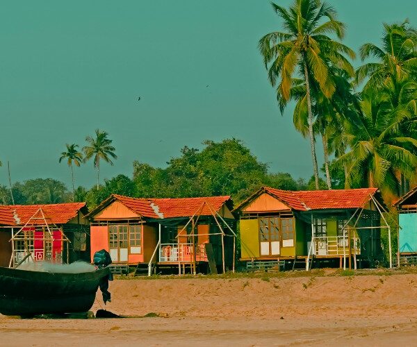 beach-huts-agonda-beach-goa-india