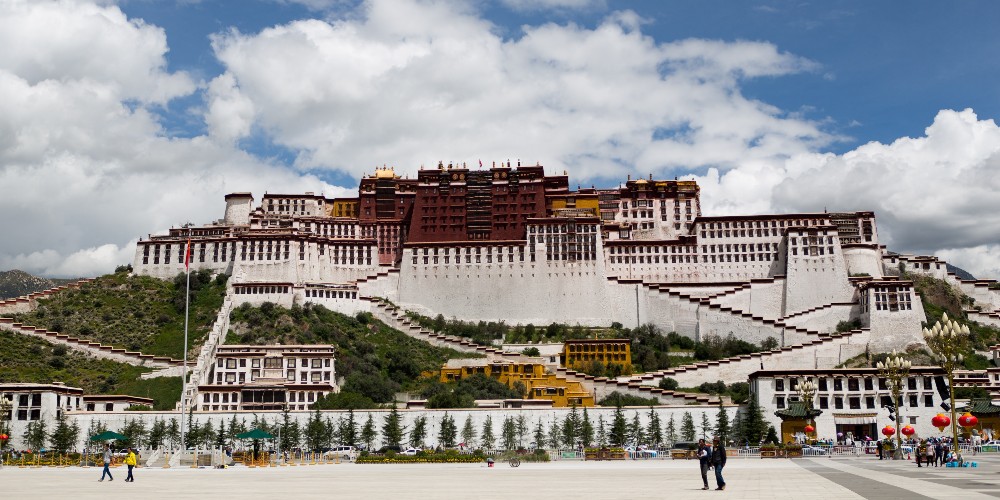 dalai-lama-palace-lhasa-tibet-raimond-klavins