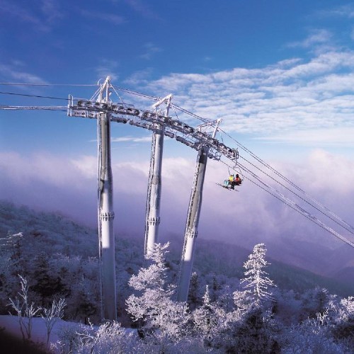 ski-lift-yongpyong-resort-south-korea-ski-resorts