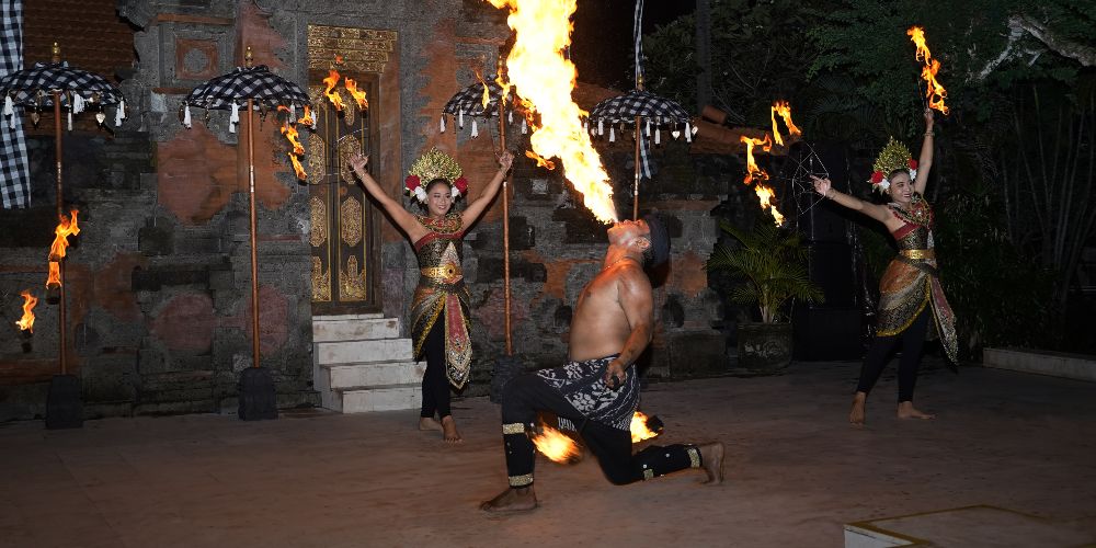 kecak-fire-dance-uluwatu-temple