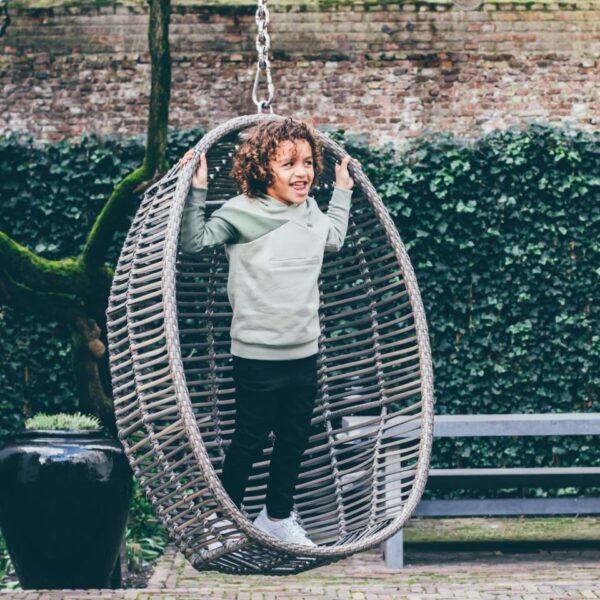 pulitzer-amsterdam-children-playing-in-hotel-garden