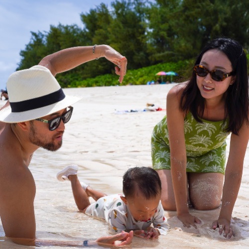guam-beach-famiily-baby