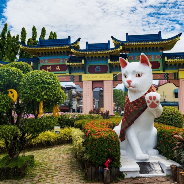 kuching-cat-sculpture-sarawak-family-holiday