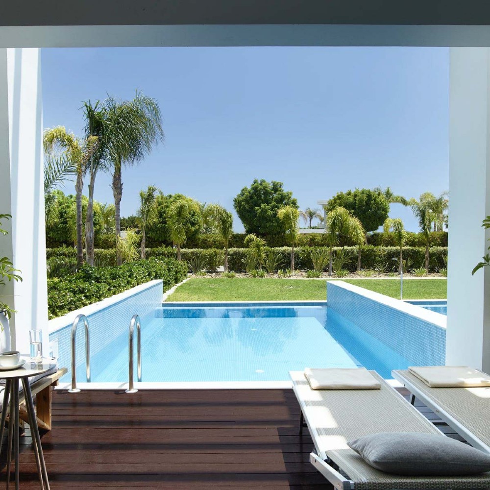 junior-suite-with-private-pool