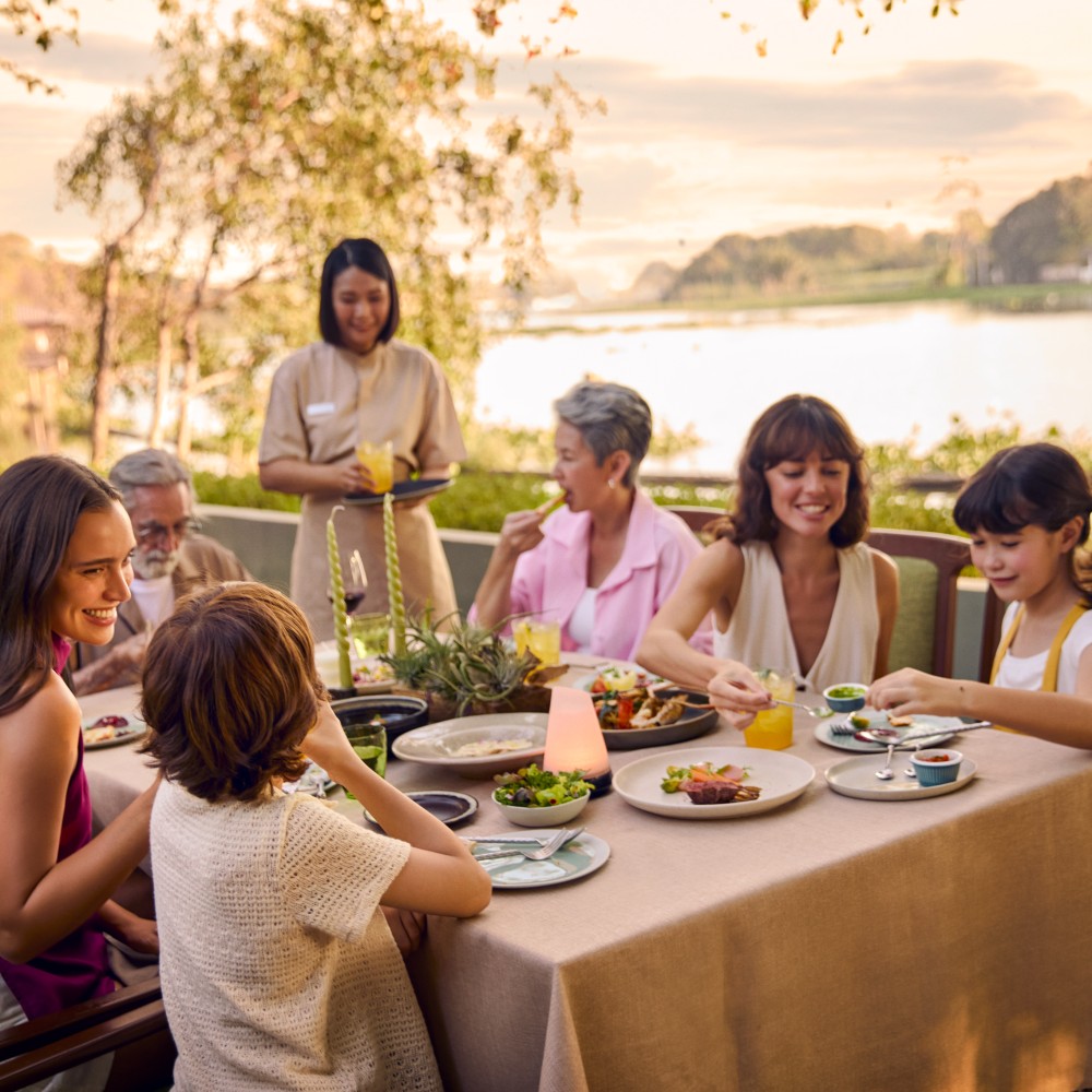 family-meal-thailand