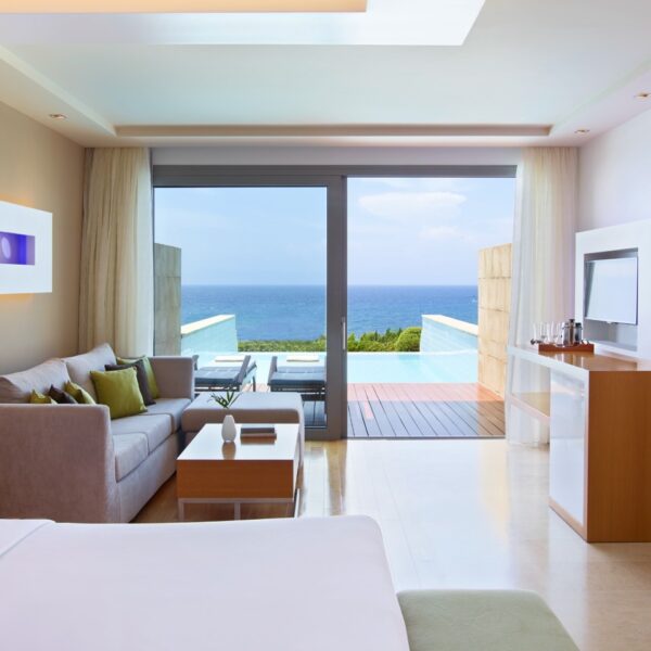 amus-suite-with-pool