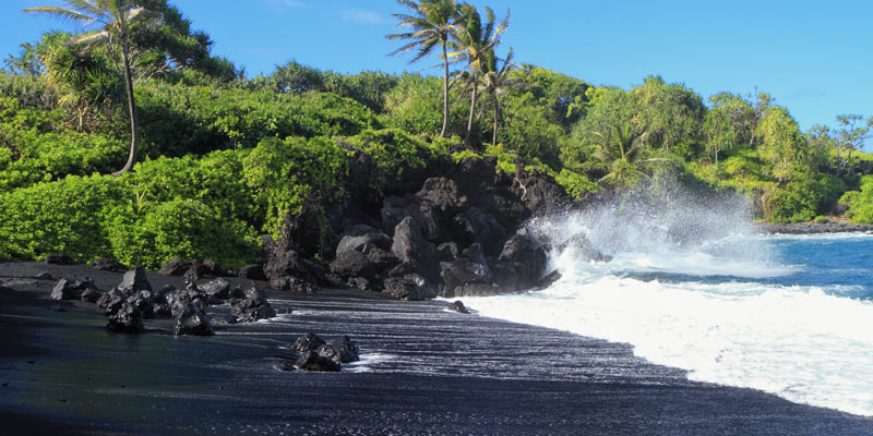 black-sands-beach-hawaii