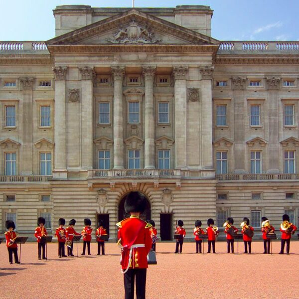 changing-of-the-guard-ceremony-courtyard-buckingham-palace-london-feature