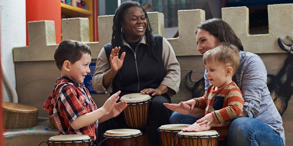canadian-childrens-museum-family-drumming