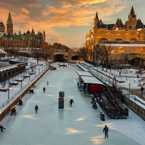 rideau-canal-places-to-visit-in-ottawa-in-winter