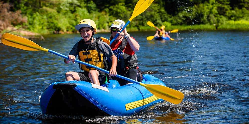 ottowa-city-rafting-boys-paddling-dinghy-summer-canada