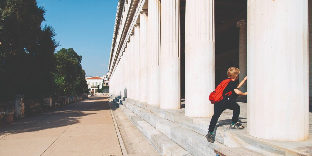 child-exploring-historic-building-athens-family-holiday-educational-2022-image-credit-thomas-gravanis